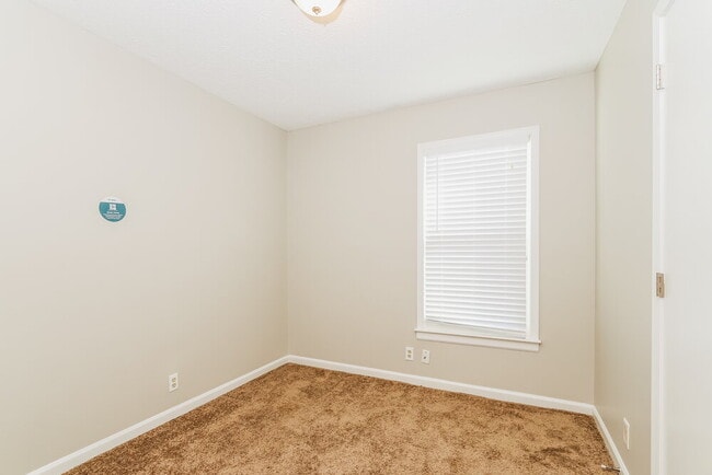 Building Photo - 7900 Rochelle Rd