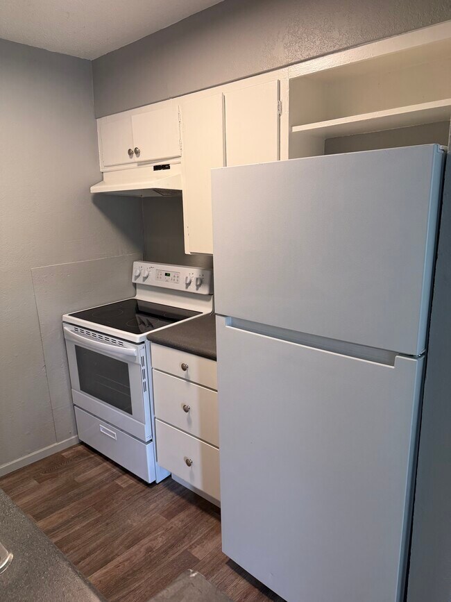 Building Photo - Pine Street Terrace