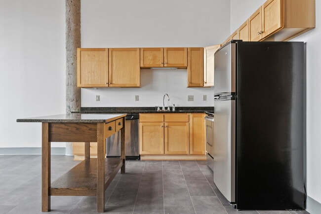 Building Photo - 521 S 7th St