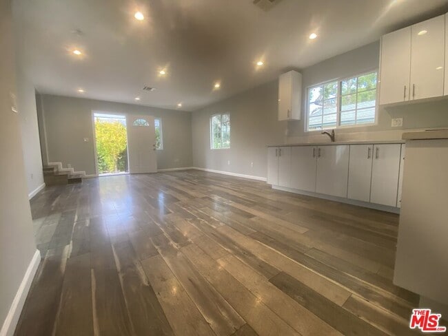 Primary Photo - 8448 Fenwick St