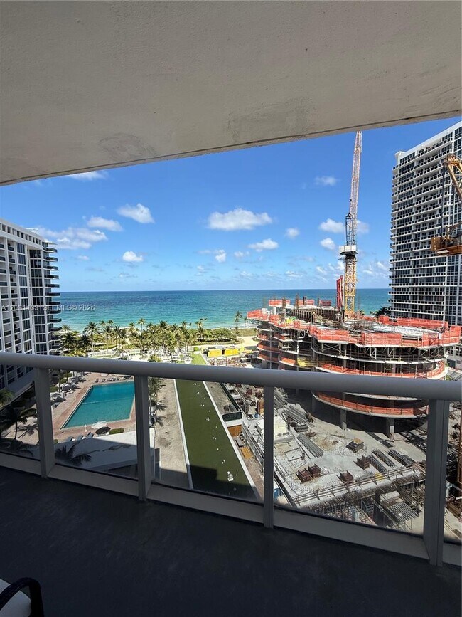 Building Photo - 10275 Collins Ave