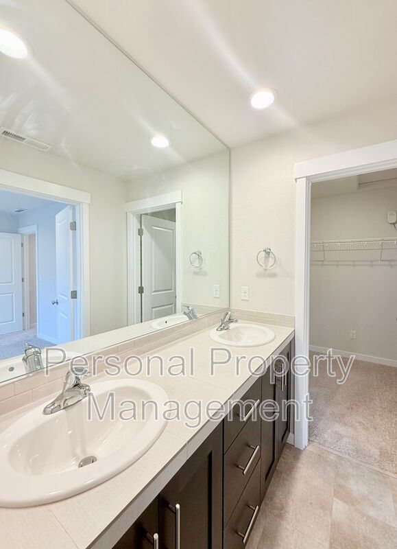 Building Photo - 18010 NE 47th Ave