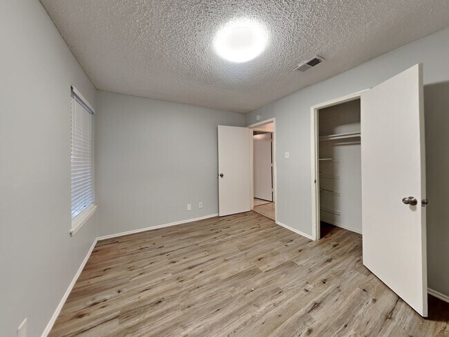 Building Photo - Alluring Single Family Home | 3 BR/2BA | 2-Car Covered Parking | Fencing wood