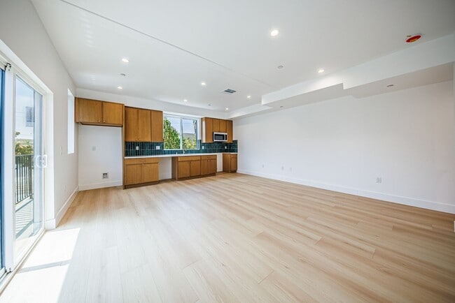 Building Photo - 1063 S Corning St