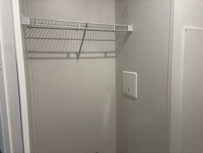 Building Photo - 825 Willowbrook Dr