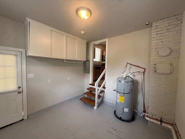 Building Photo - 2-bedroom 1 bathroom Cottage on a large lot with 2 large storage building on site