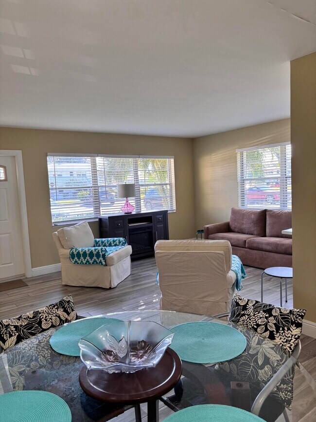 Building Photo - 197 Sussex K