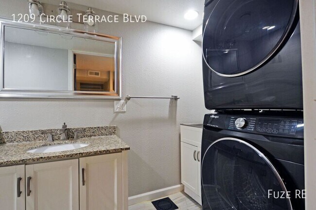 Building Photo - 1209 Circle Terrace Blvd NE