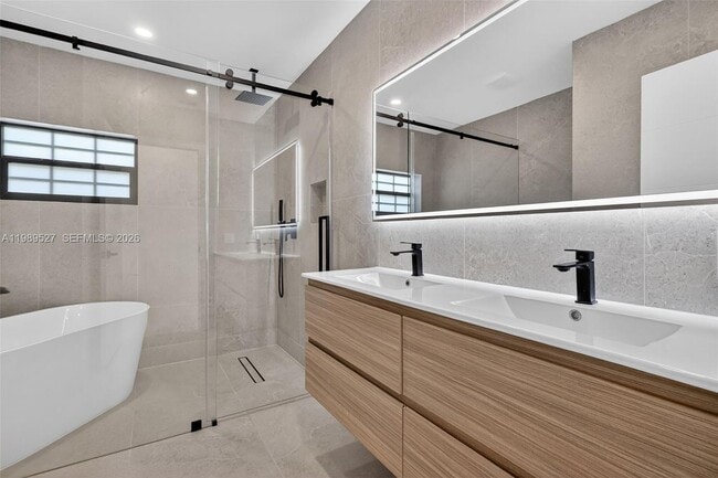 Building Photo - 607 Layne Blvd