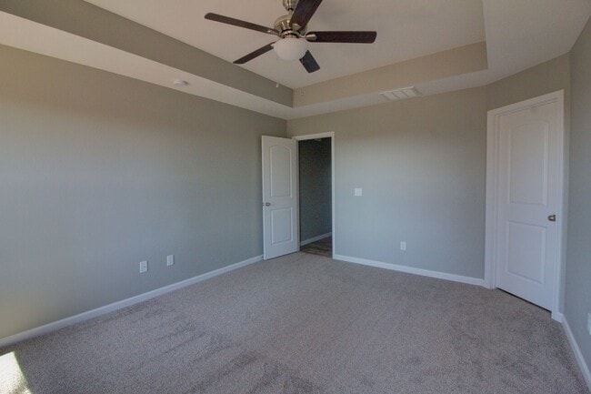 Building Photo - 3 Car Garage in Nixa!