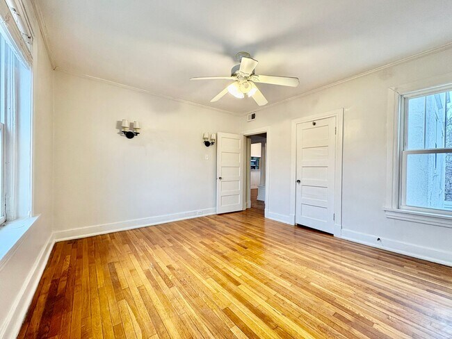 Building Photo - Top-Floor 2 Bedroom Condo in Gated Community with Huge Balcony & Elegant Marble Bath