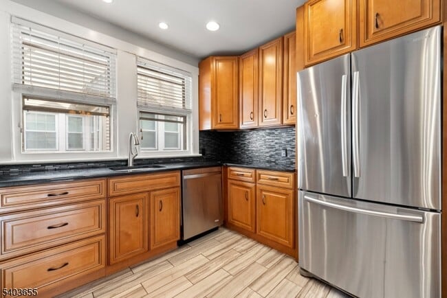 Building Photo - 226 Park St