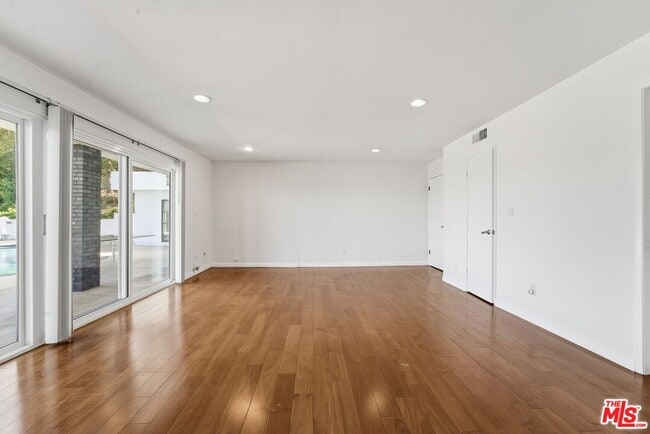 Building Photo - 3329 Dona Rosa Dr
