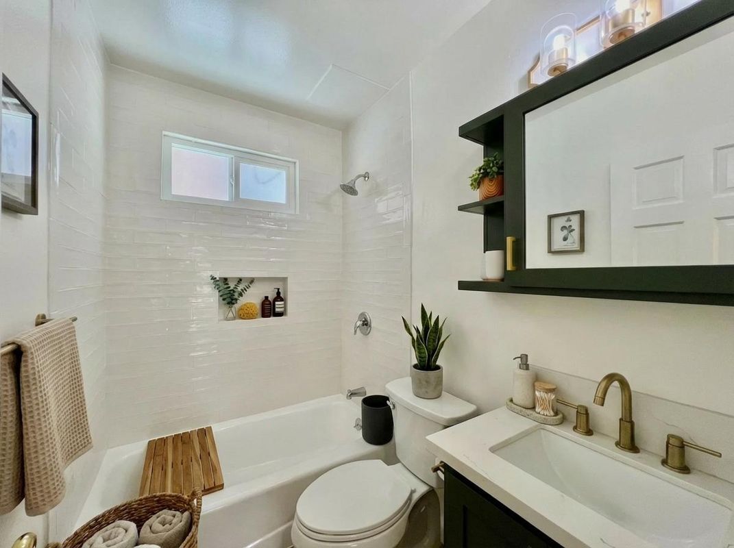 Building Photo - 5819 Carlton Way