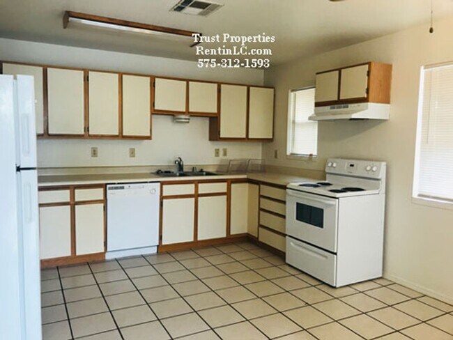 Building Photo - 1345 Branson Ave
