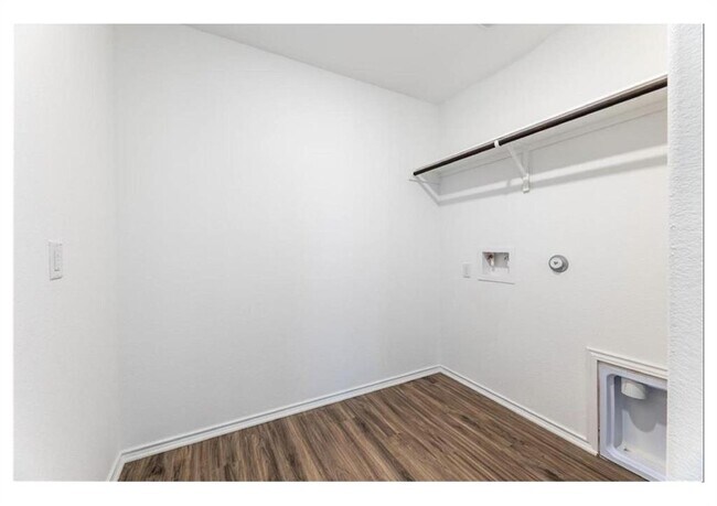 Building Photo - 381 Jack Ryan