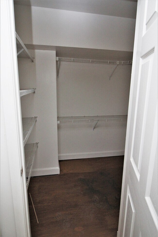 Building Photo - 1511 Bolton St