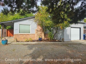 Building Photo - Garden Tract 3-Bedroom House with Hardwood...