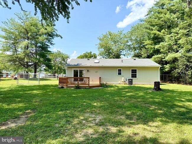 Building Photo - 105 Walnut Dr