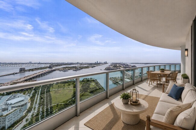 Building Photo - 900 Biscayne Blvd