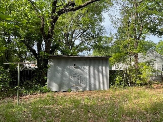 Building Photo - 2419 Salua Dr