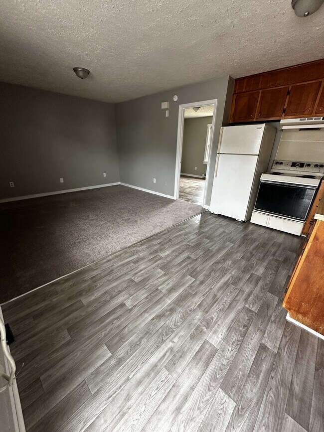 Building Photo - 41 Meadowgreen Dr