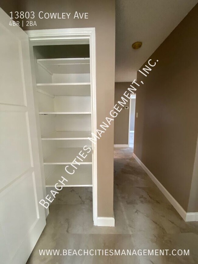 Building Photo - 13803 Cowley Ave