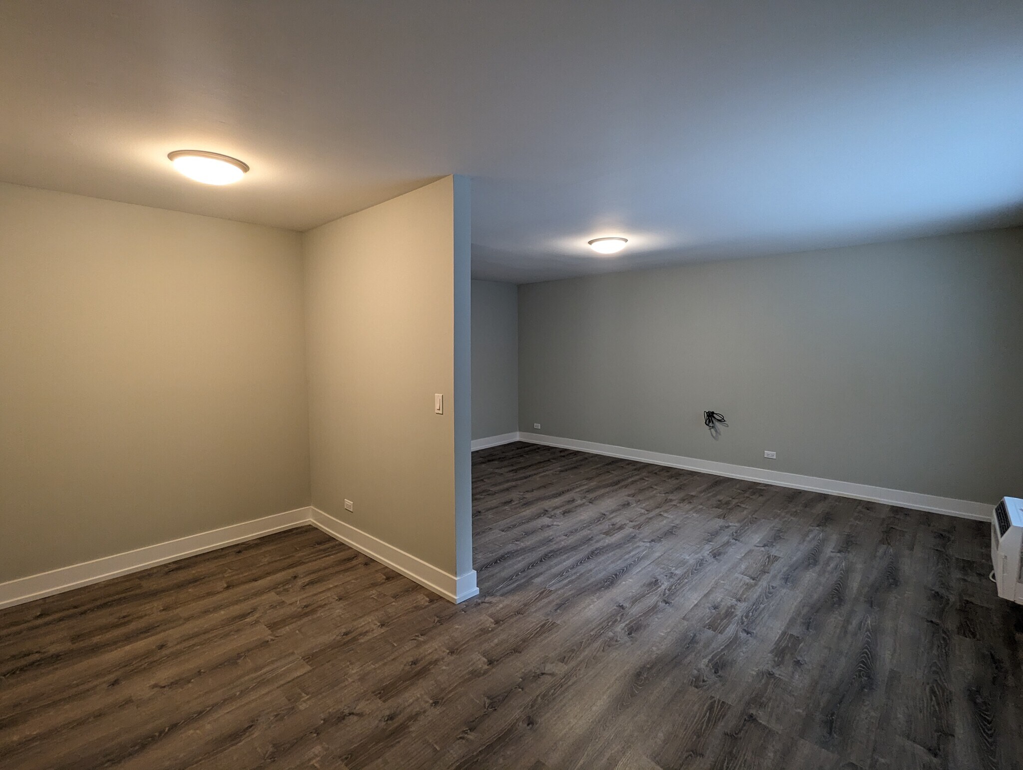 Building Photo - 542 W Surf St