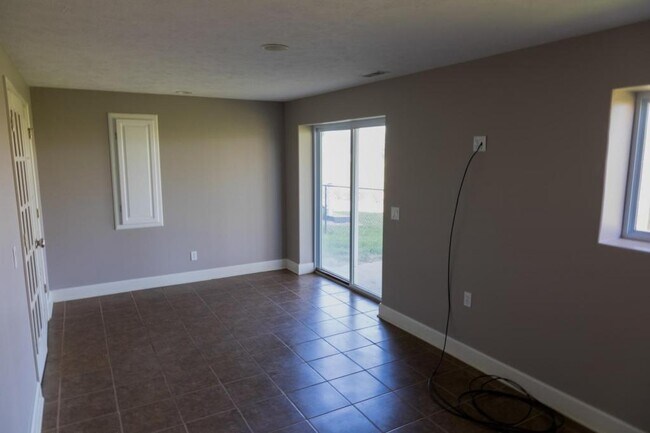 Building Photo - 14005 Kelly Dr