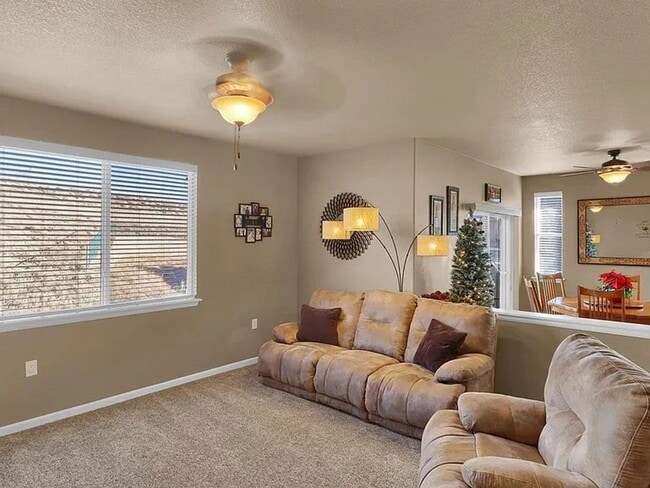 Building Photo - Quiet & Clean 2 bed / 2 bath Condo with Garage