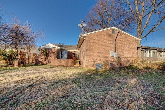 Building Photo - 4 Bed | 2 Bath in Midtown!