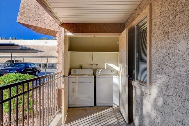 Building Photo - 5152 River Glen Dr