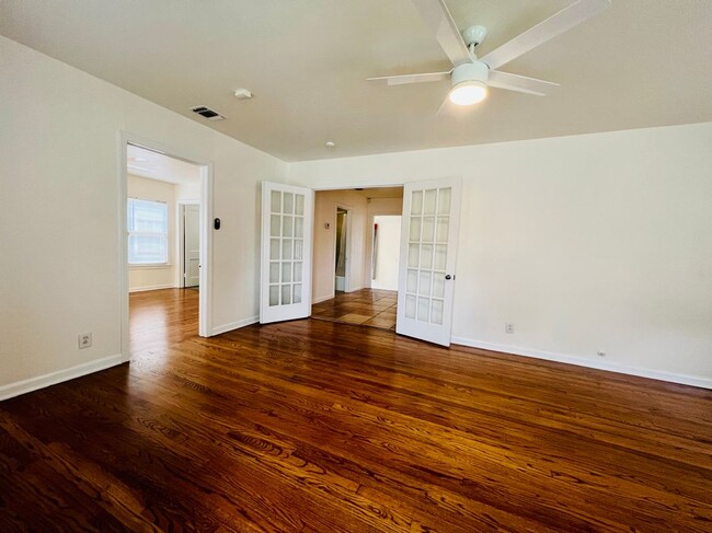 Building Photo - 1554 W Lullwood Ave