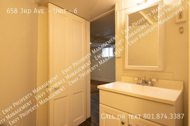 Building Photo - 658 3rd Ave