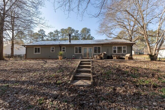 Building Photo - 148 VFW Dr