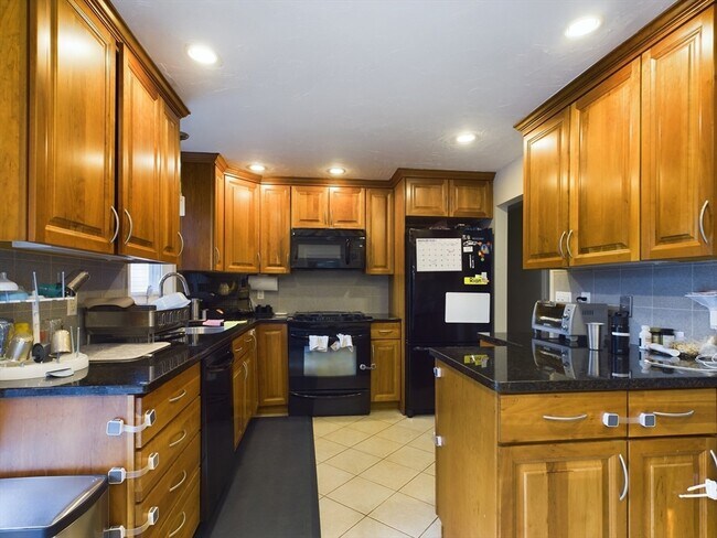 Building Photo - 1 Makechnie Rd