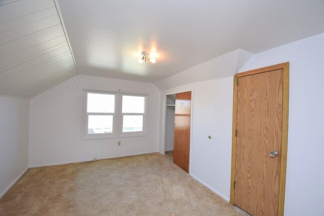 Building Photo - Charming N. Portland Home