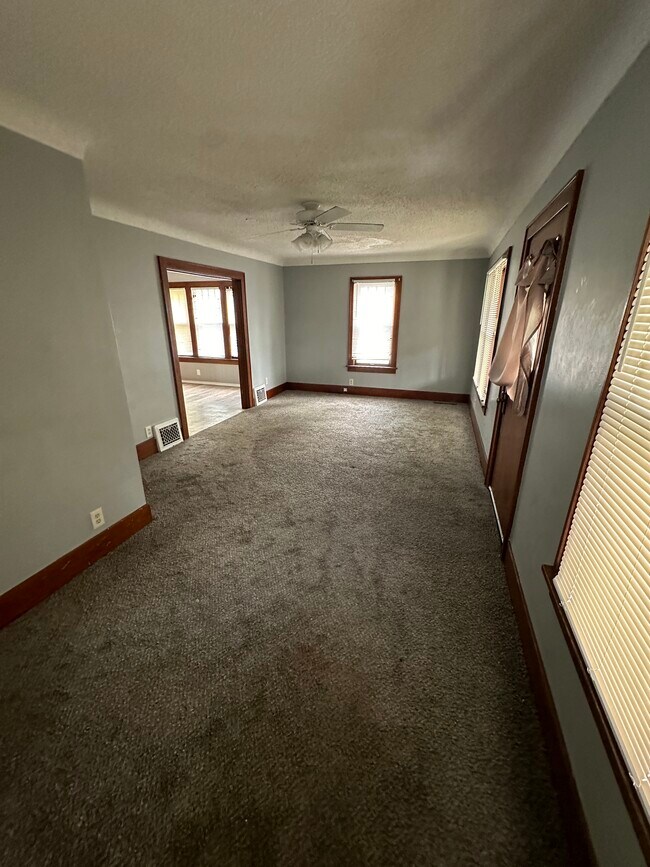 Building Photo - 1206 Hughes Ave
