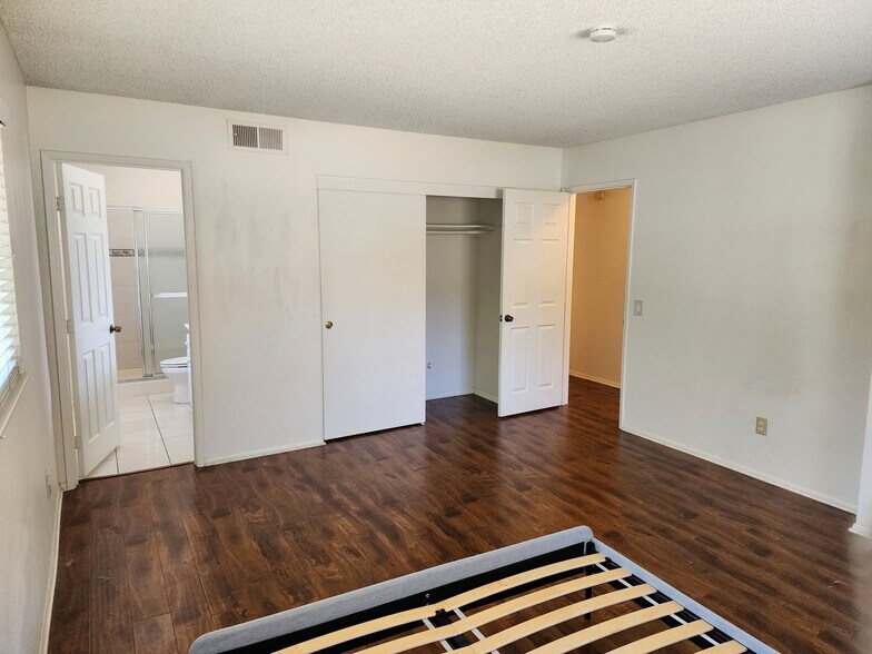 Building Photo - 2547 Rambling Ct