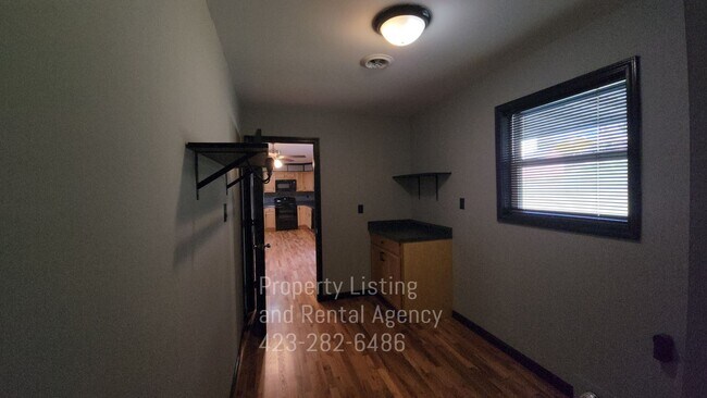 Building Photo - One story home, Elizabethton, 4 Bedrooms
