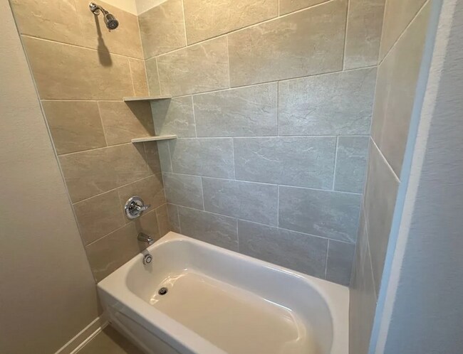 Building Photo - 4 bed 3 bath new build!