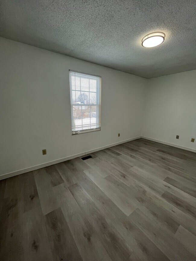 Building Photo - 2934 Badger Dr