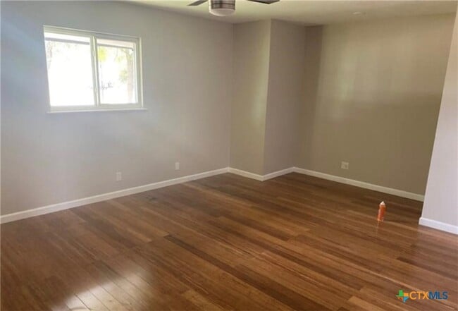Building Photo - 200 Uecker Dr