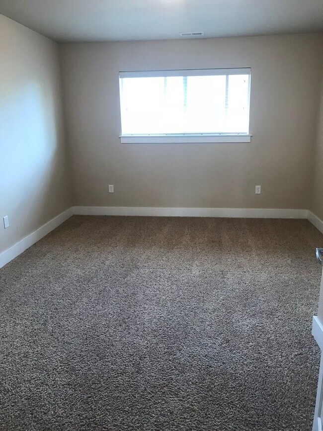 Building Photo - 9851 W Rosecroft Ct