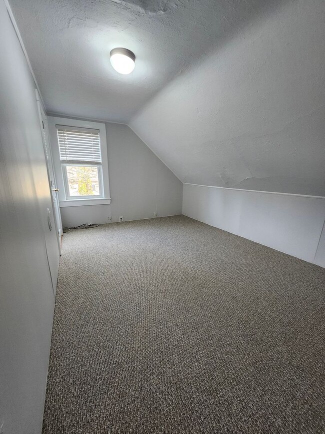 Building Photo - 292 Union St