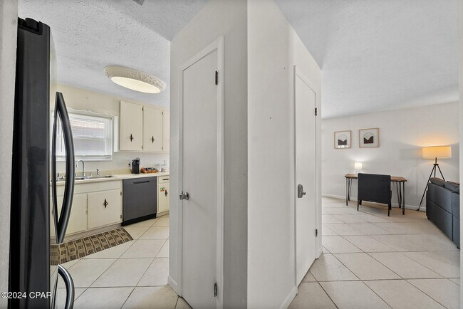 Building Photo - 6322 Sunset Ave