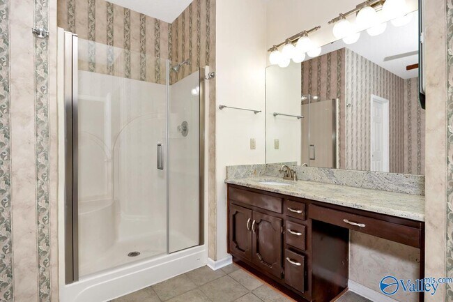 Building Photo - 722 Highland Dr