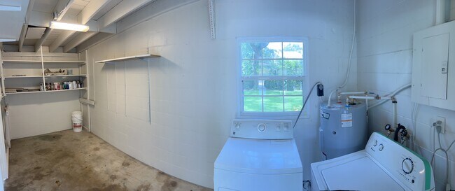 Building Photo - 1817 Loch Berry Rd