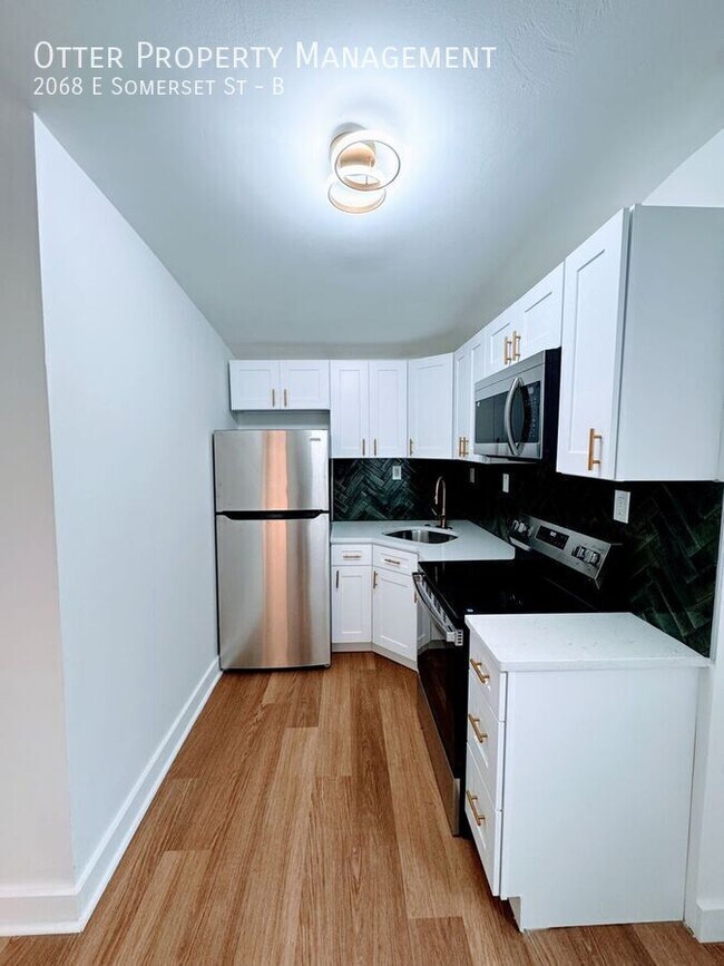 Building Photo - 2068 E Somerset St