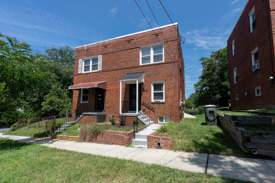 Building Photo - 4502 Eads Plz NE